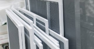 Москитные сетки на пластиковые окна Волжский купить по цене от 940 руб.